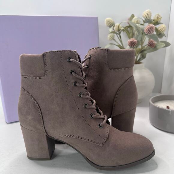 Madden Girl Tell Lace Up Block Heel Ankle Booties Dark Taupe Women's 7.5 NWB - Picture 9 of 10